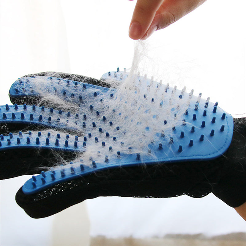 DESHEDDING  AND GROOMING BRUSH FOR DOGS.